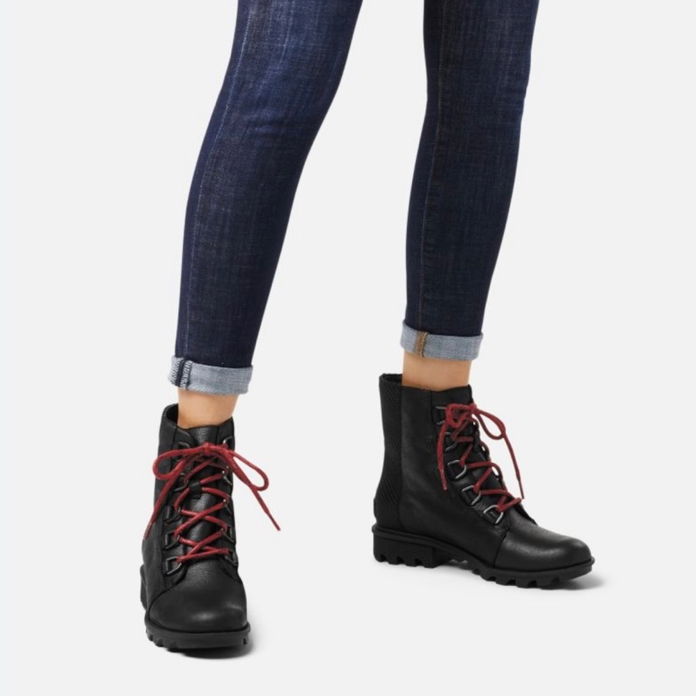 {Sorel}Phoenix Short Lace Boots